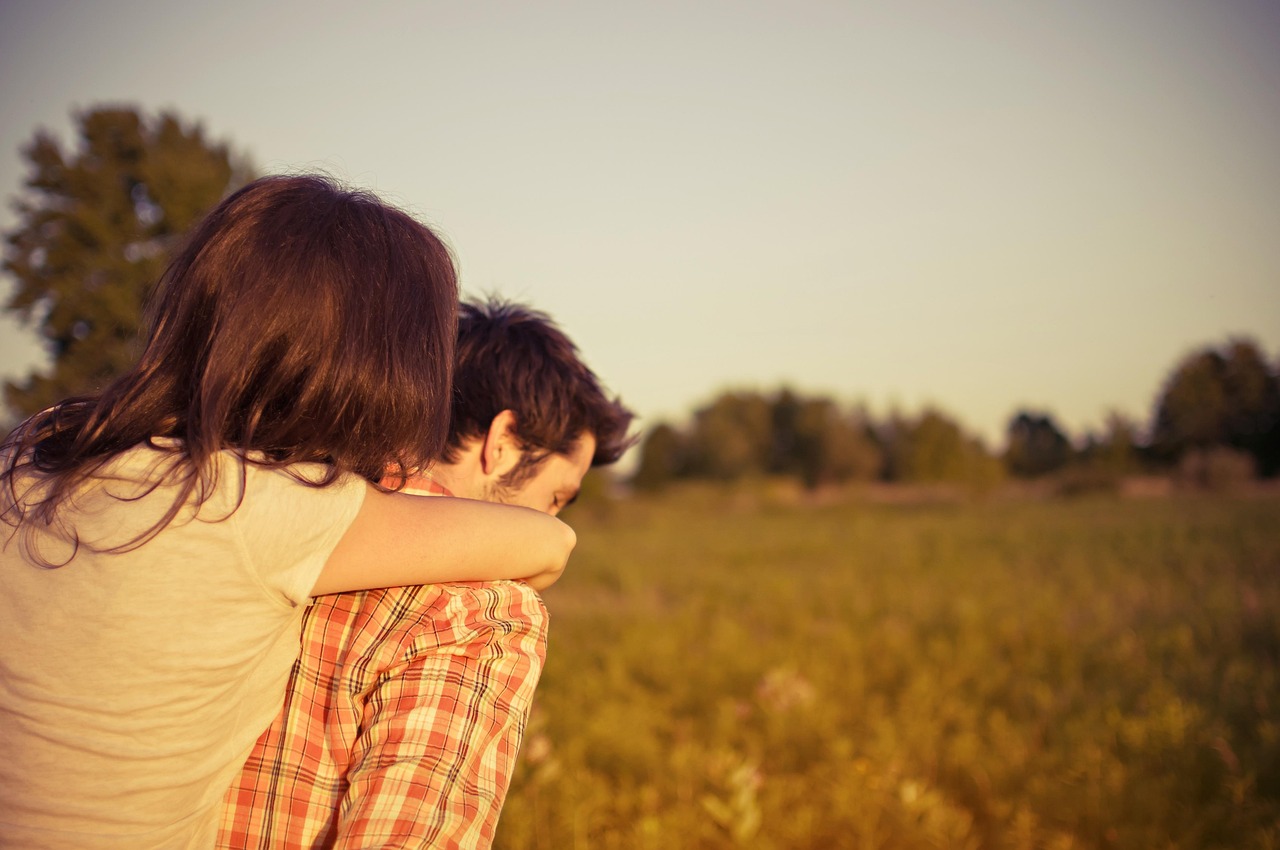 Signs Your Girlfriend is into Hookup
